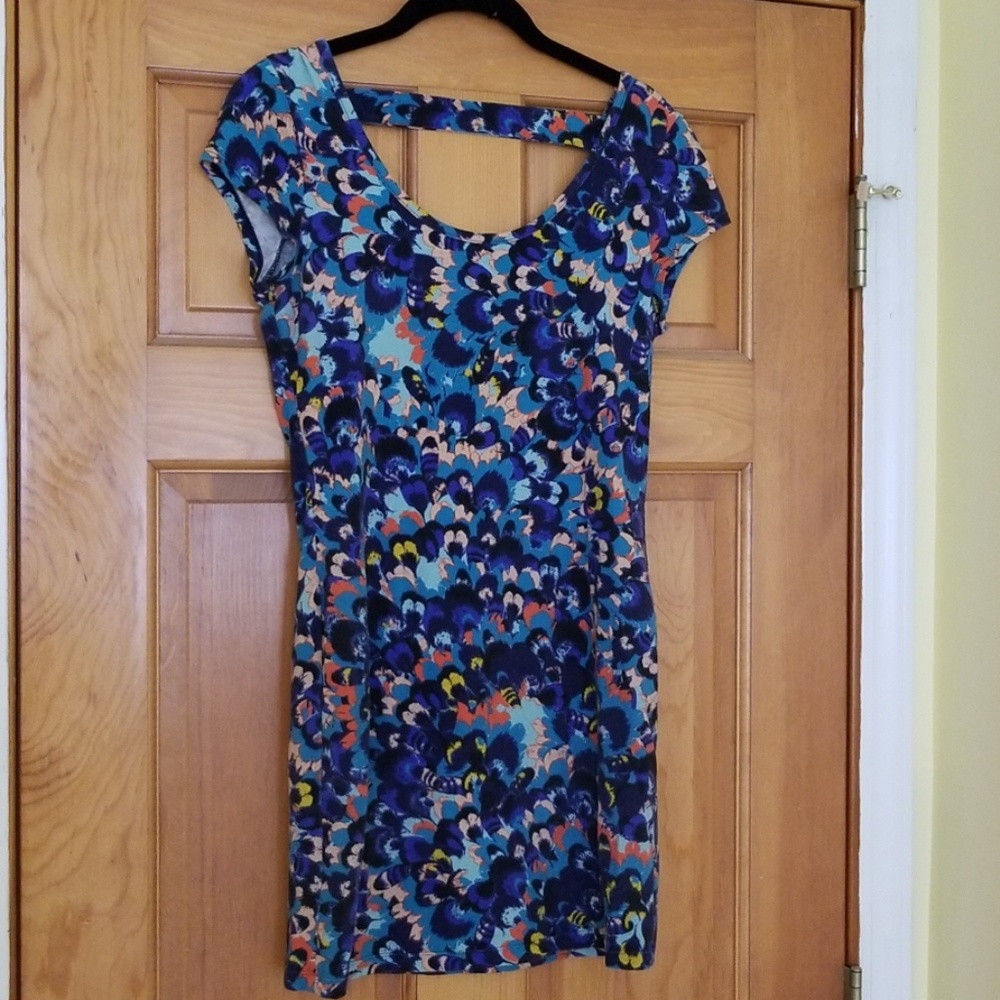 Patterned Bodycon Dress - Picture 2 of 3